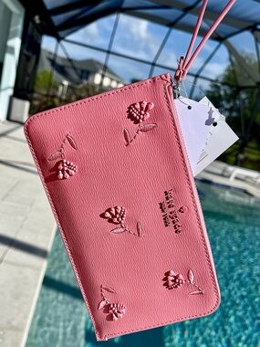 kate spade RP$159 NWT Med L-zip Wristlet Pink leather beaded&embroidered floral